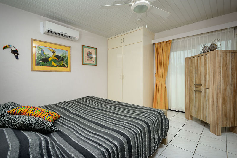 Belmar Oceanfront Apartments Bonaire Bagian luar foto