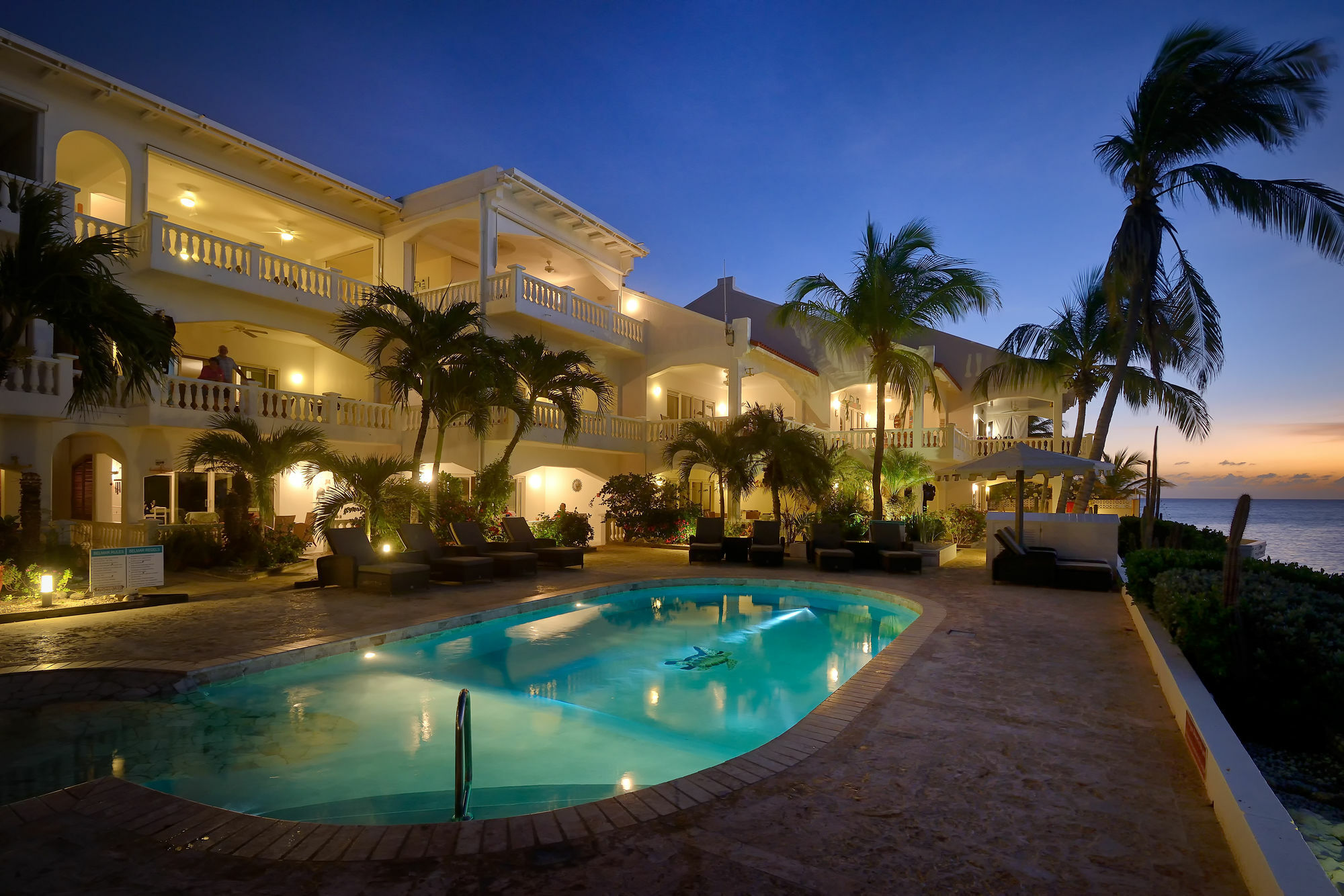 Belmar Oceanfront Apartments Bonaire Bagian luar foto