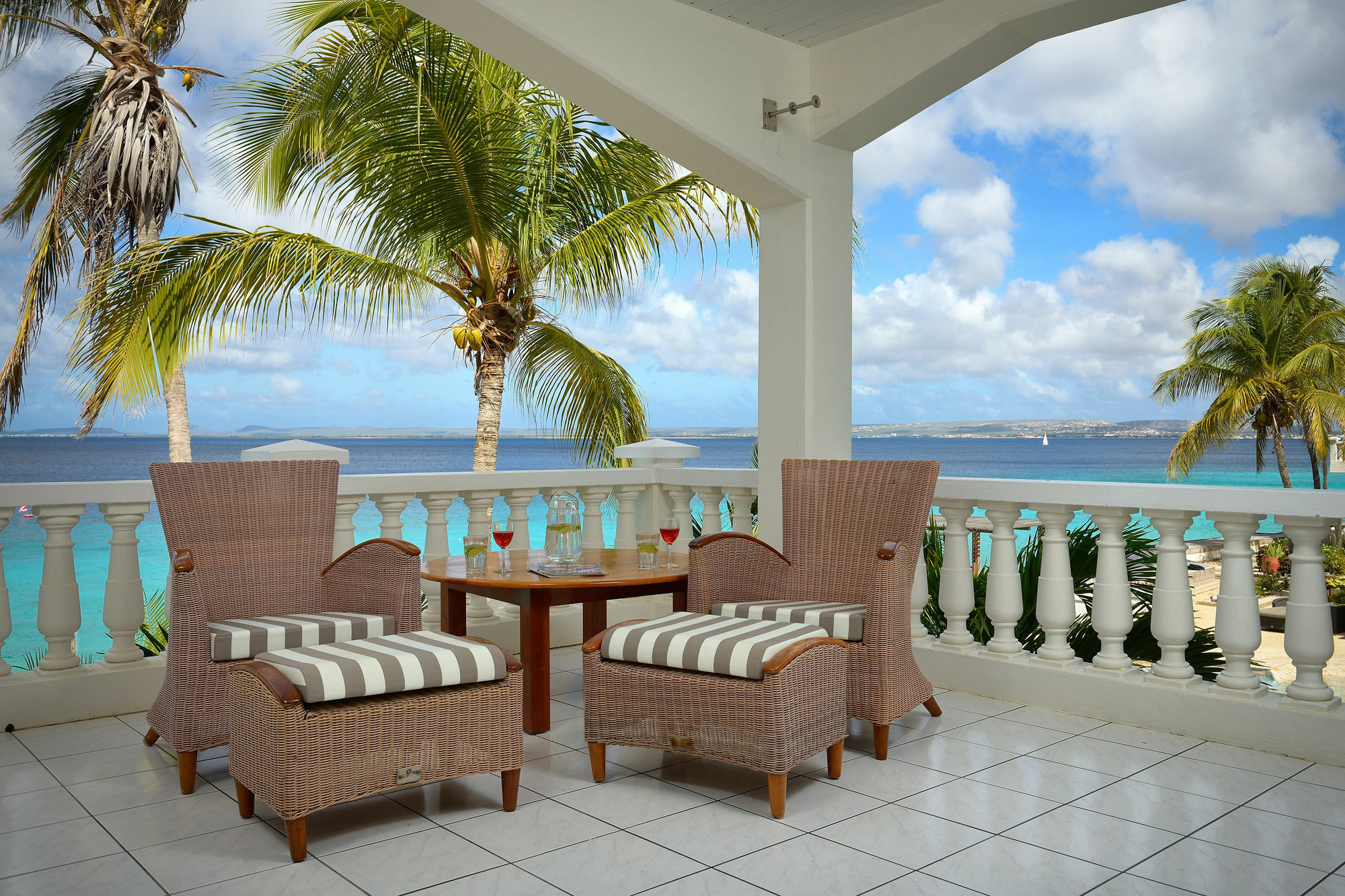 Belmar Oceanfront Apartments Bonaire Bagian luar foto