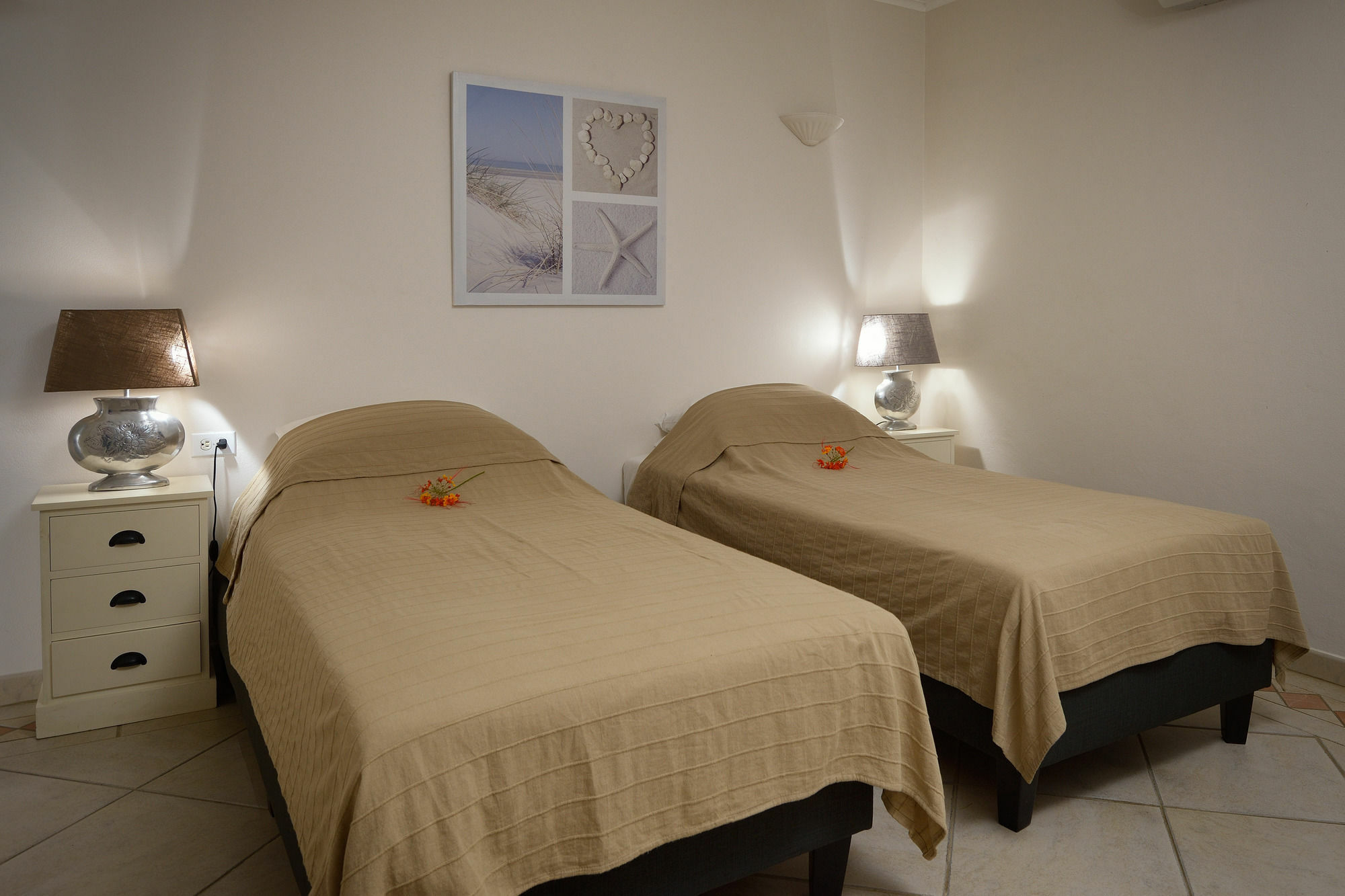 Belmar Oceanfront Apartments Bonaire Bagian luar foto