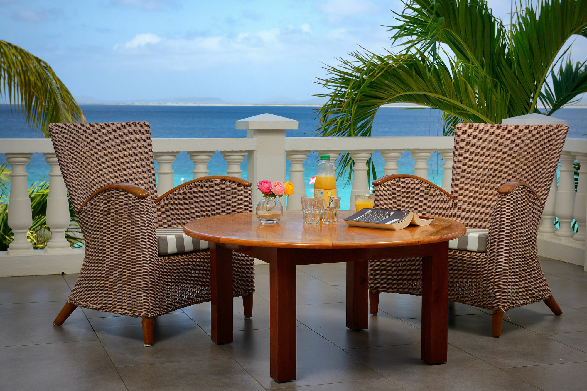 Belmar Oceanfront Apartments Bonaire Bagian luar foto